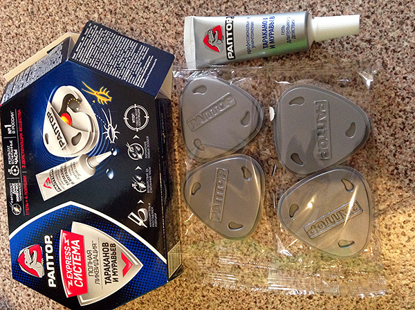 L'ensemble comprend quatre pièges et un tube de gel.