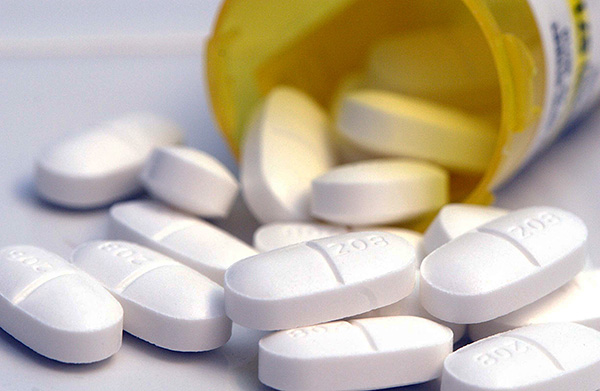 Les antibiotiques sont utilisés pour traiter la borréliose transmise par les tiques.