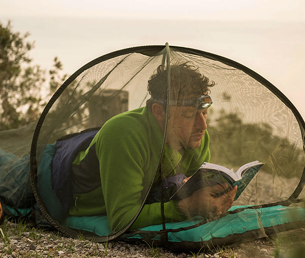Un hébergement bien organisé pour la nuit peut réduire considérablement le risque de piqûres de tiques.