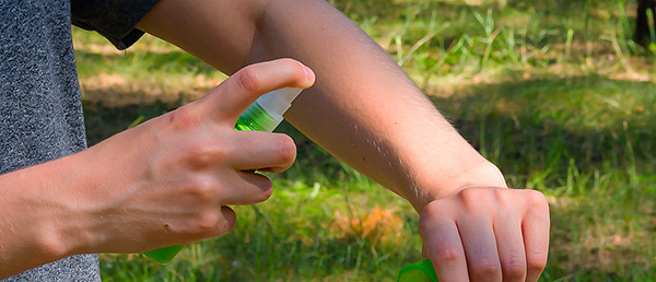 Lorsque vous utilisez une protection contre les tiques, certaines précautions de sécurité doivent être suivies.