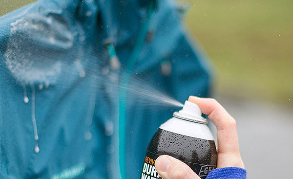 Les aérosols sont pratiques pour traiter les vêtements et l'équipement